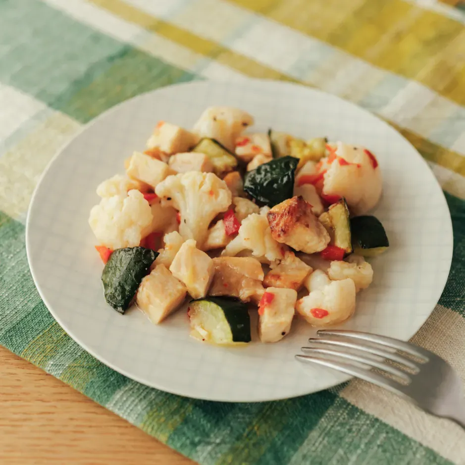 ツクリオの料理例：3色野菜とチキンのイタリアンサラダ